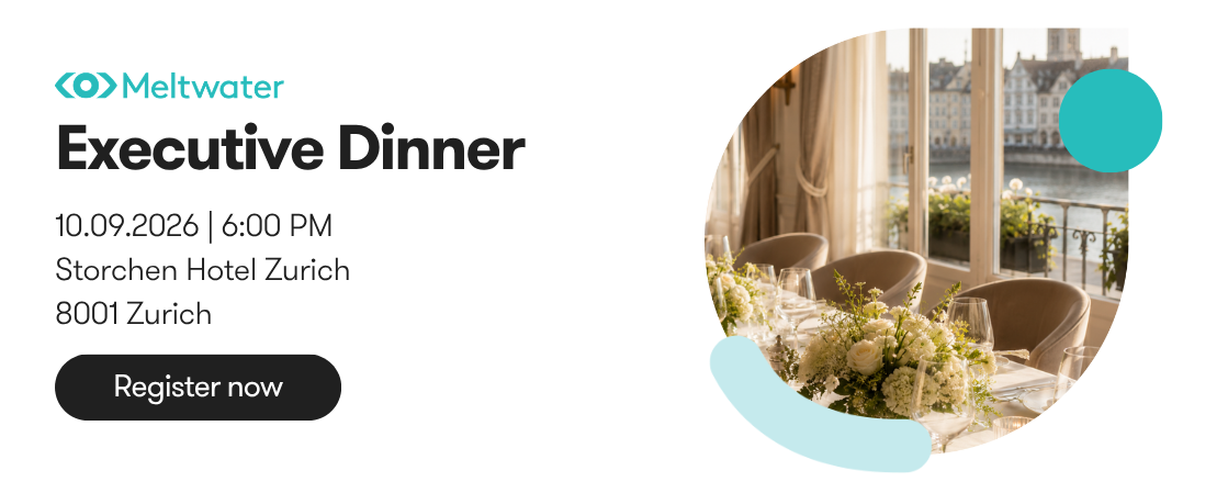 Bild in einem Restaurant mit Essen und Geschirr.