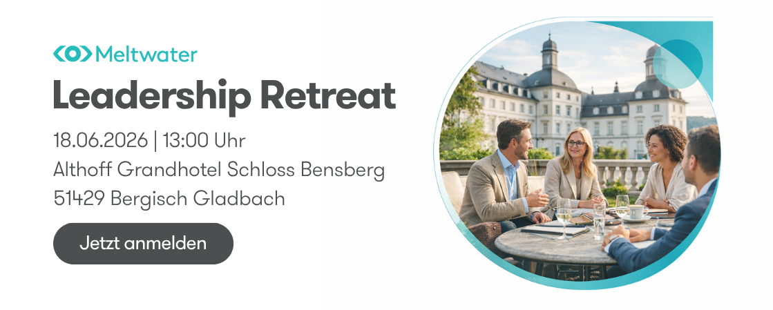 Bild von einer Gruppe vor dem Schloss Bensberg